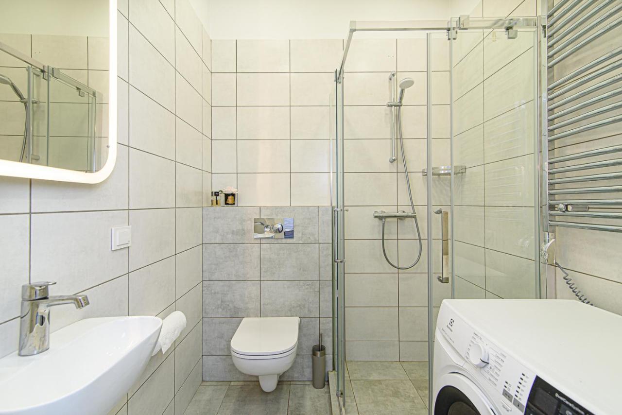 Welcoming Studio In Historic Vilnius With Free Parking By Urban Rent Lägenhet Exteriör bild